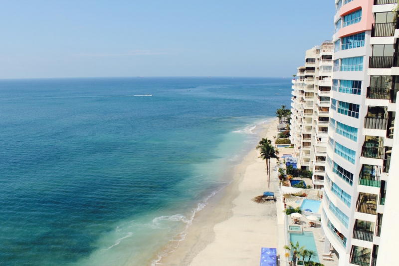 chambre-hote-GILETTE-min_beach_ocean_shore_hotel_palm_tree-33726